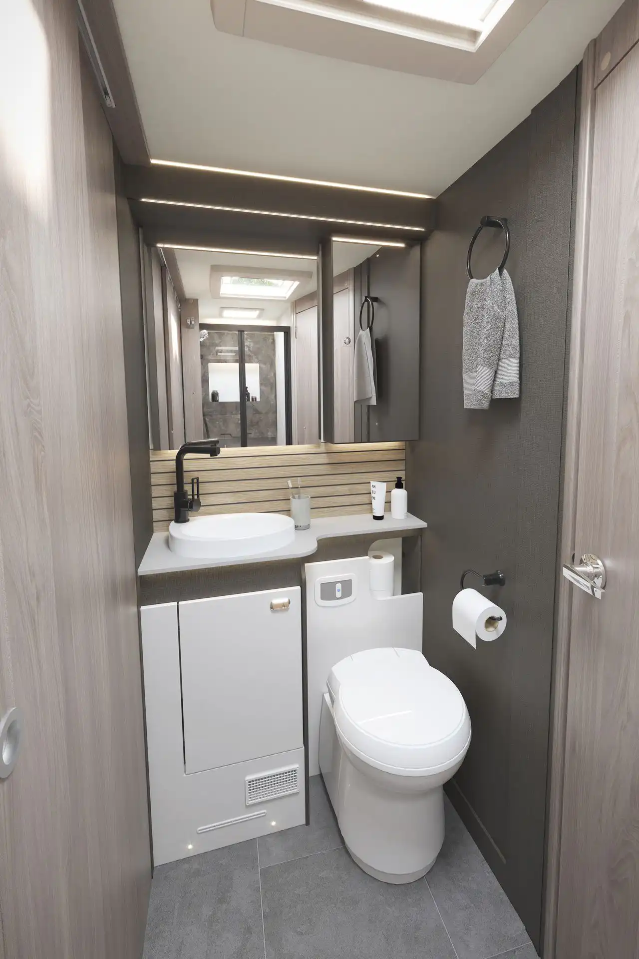 2026 Escape 694 Washroom 1920x1920 1