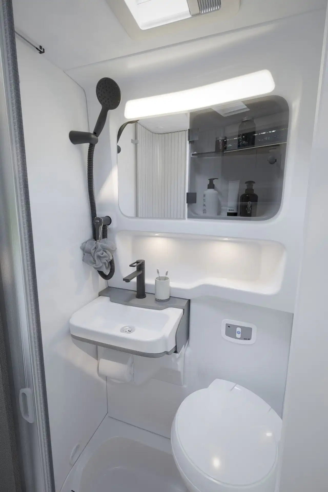 2027 Merlin 164 Washroom SS 18 02 2026 1920x1920 1