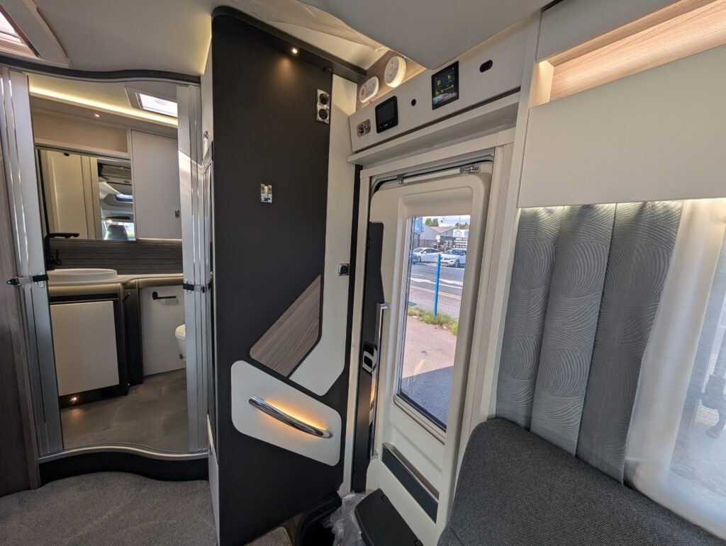 PXL 20250805 160421816 1