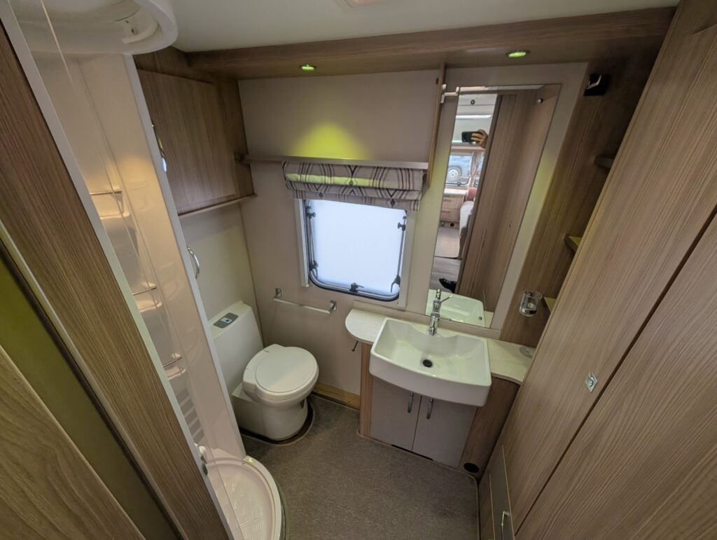 PXL 20251007 082348965