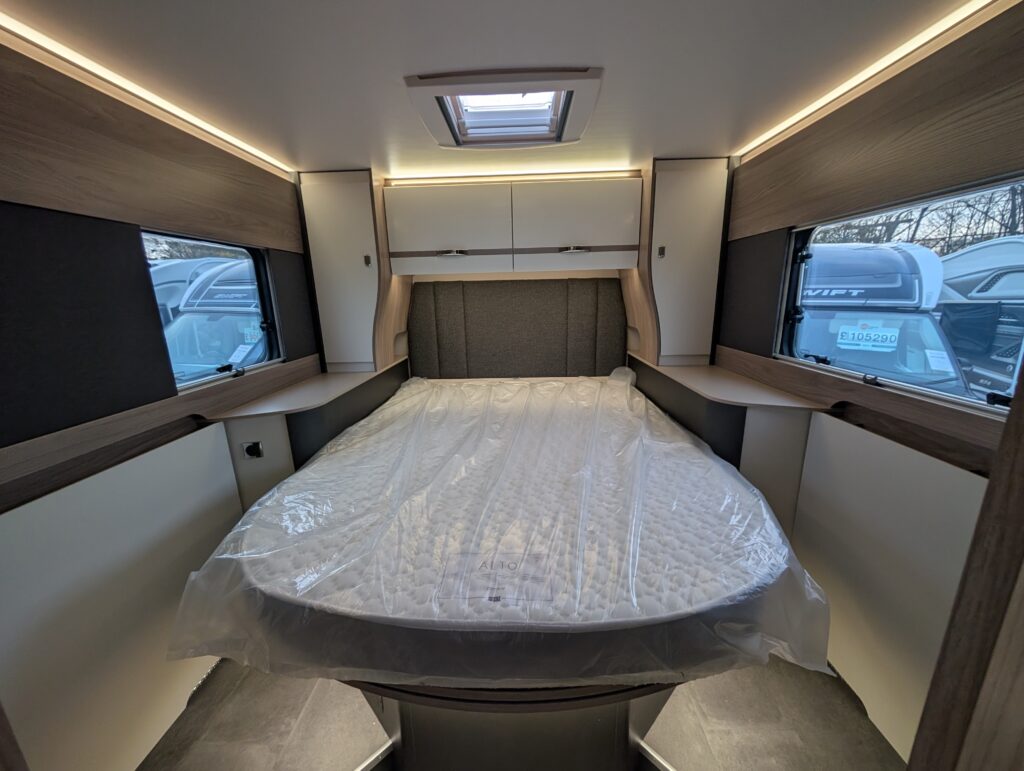 PXL 20251105 160408222